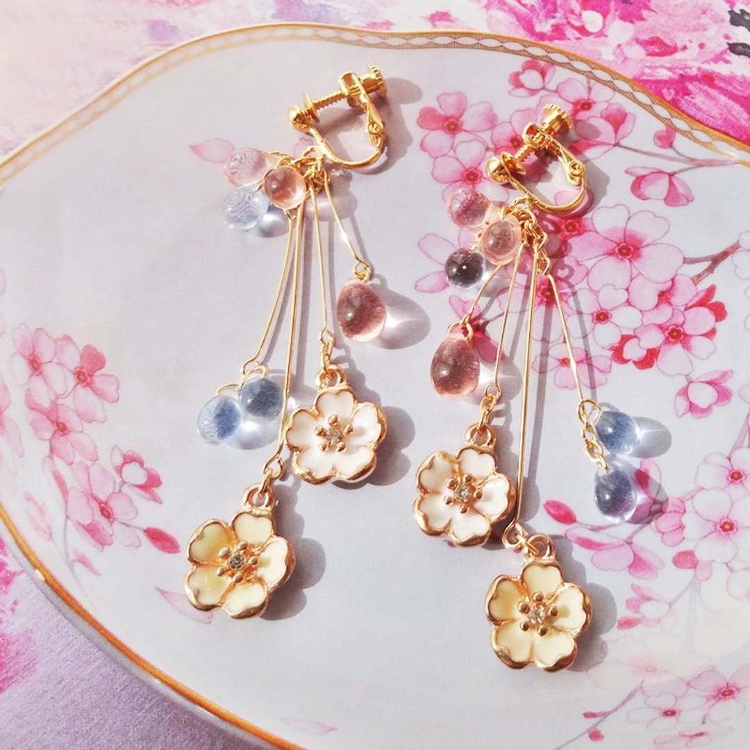 sakura swing Earrings - 耳环/耳夹 - 玻璃 粉红色
