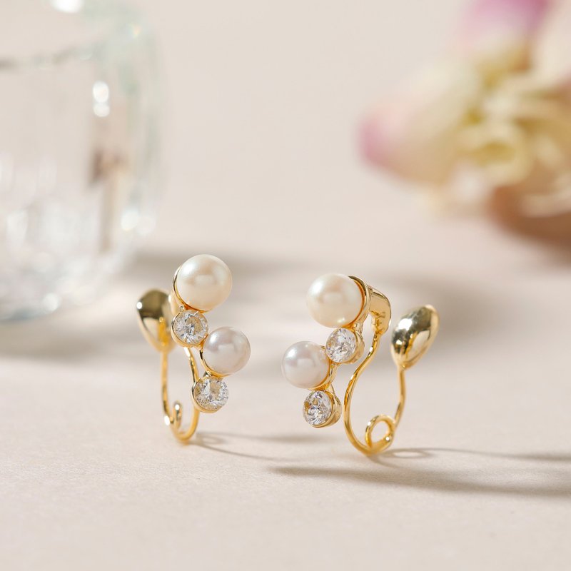 pearl step loop-fit earring CZ 圈形贴合耳环 珍珠 锆石 - 耳环/耳夹 - 其他金属 金色