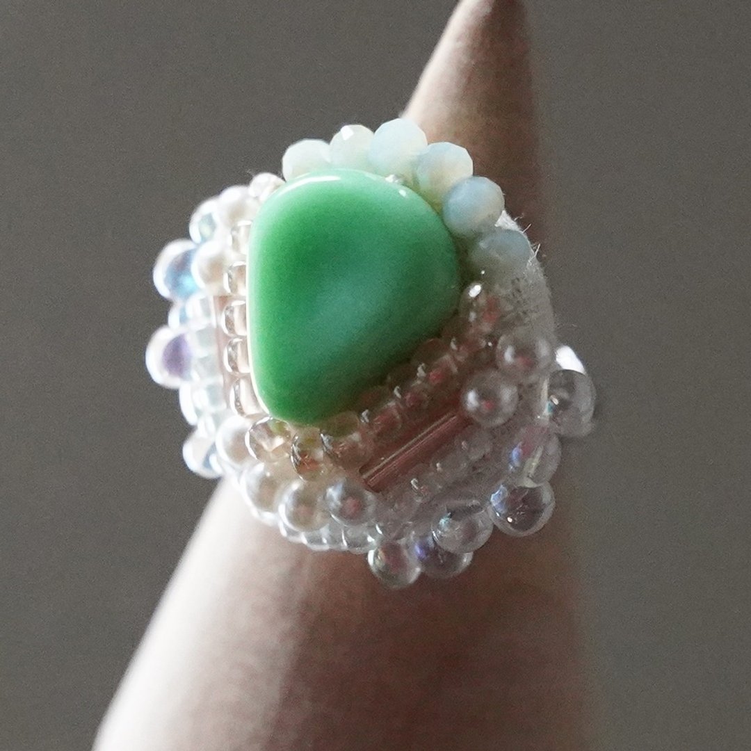 Talkative Ring 66 Free Size Bead Embroidered Ring Green Multicolor Clear - 戒指 - 塑料 绿色