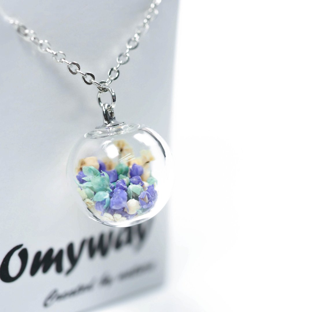 爱家作-OMYWAY 蓝色白色满天星干花永生花玻璃球饰物颈链1.4cm - 颈链 - 玻璃 白色