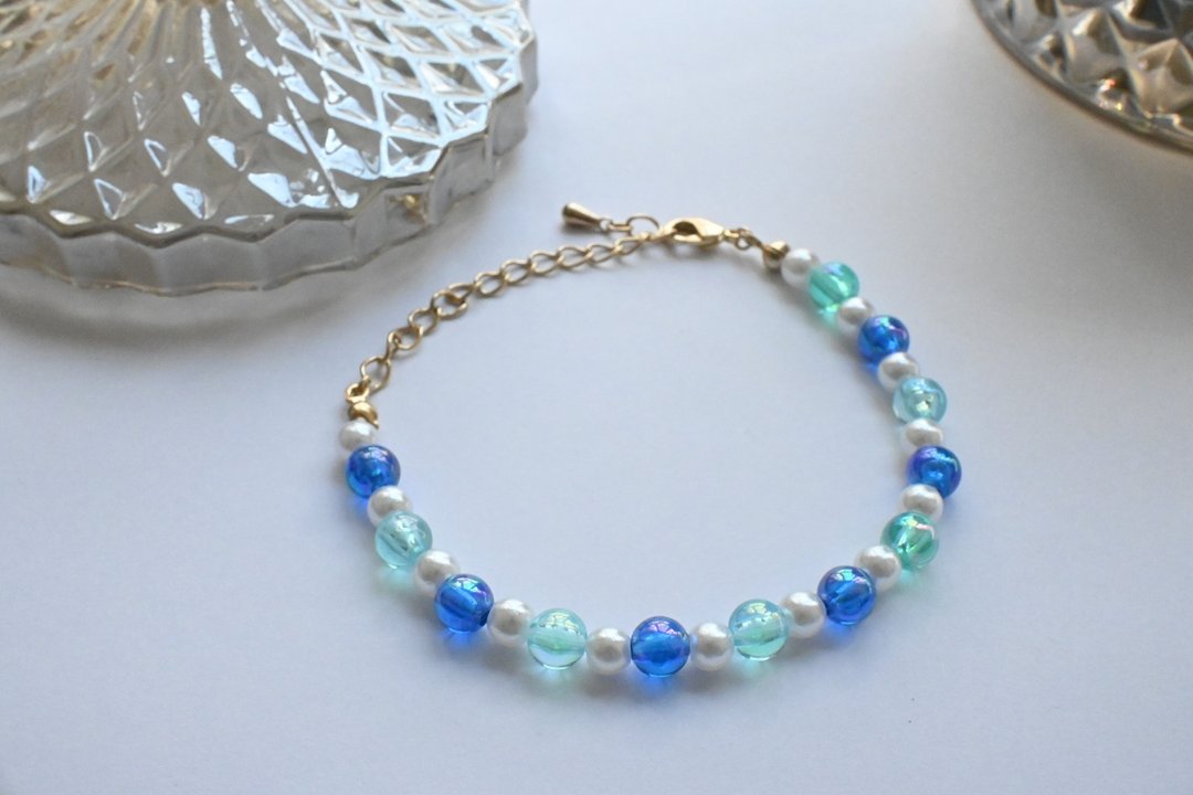 hidden lake bracelet with pearl color beads • 串珠手链 蓝湖 - 手链/手环 - 铜/黄铜 蓝色