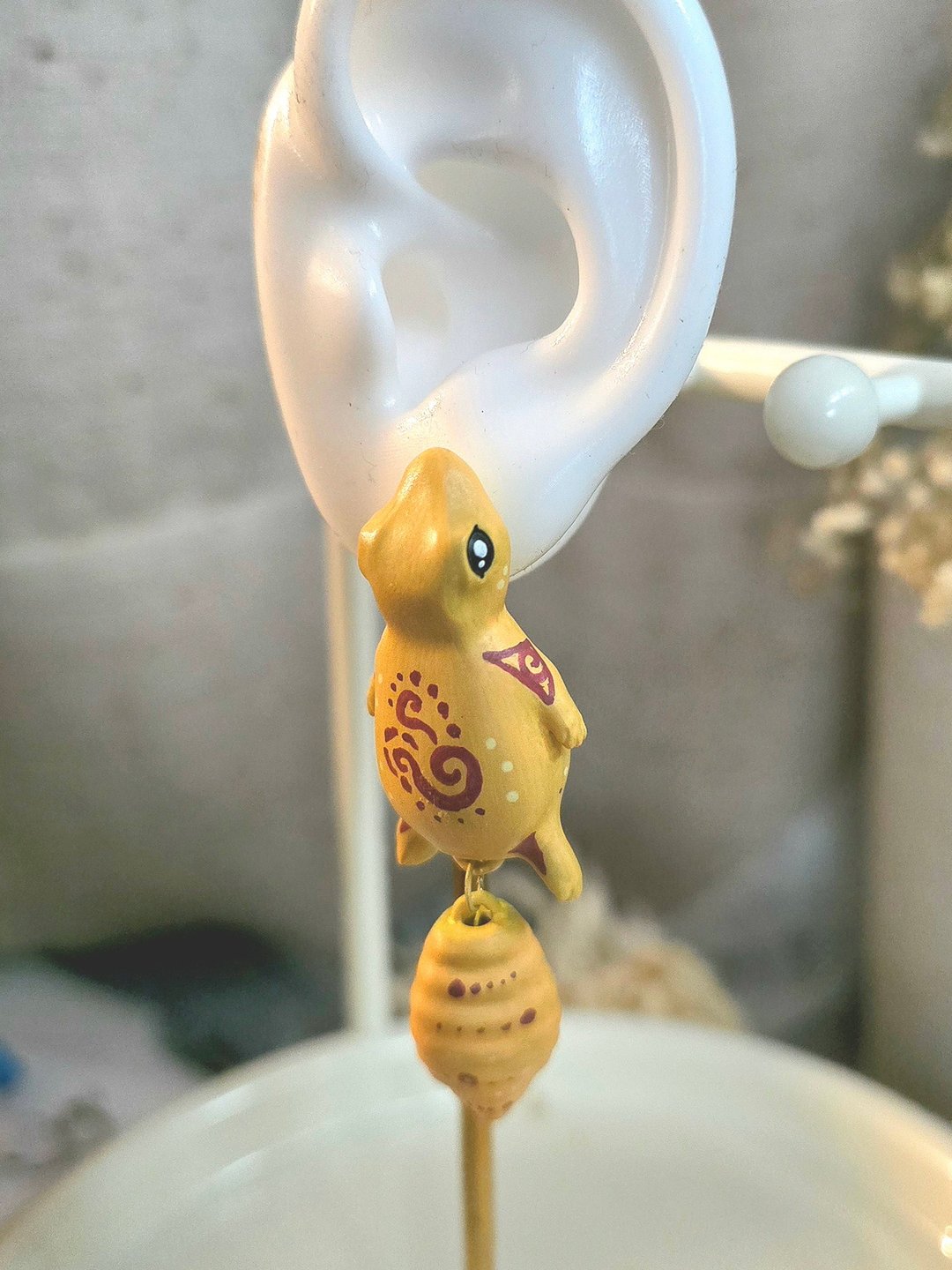 焦糖守宫耳针 No. 001 塑胶耳针 守宫耳环 噜马麻 - 耳环/耳夹 - 树脂 黄色