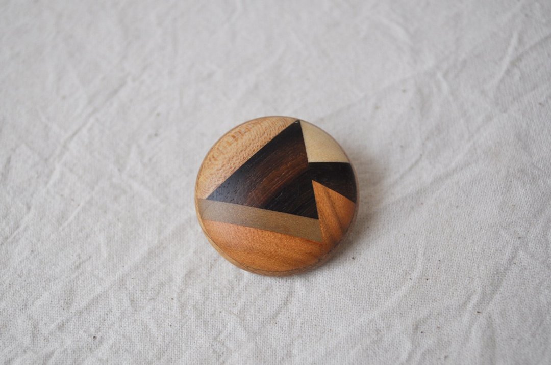 [New] re:tree Brooch Round S1 - 胸针 - 木头 卡其色