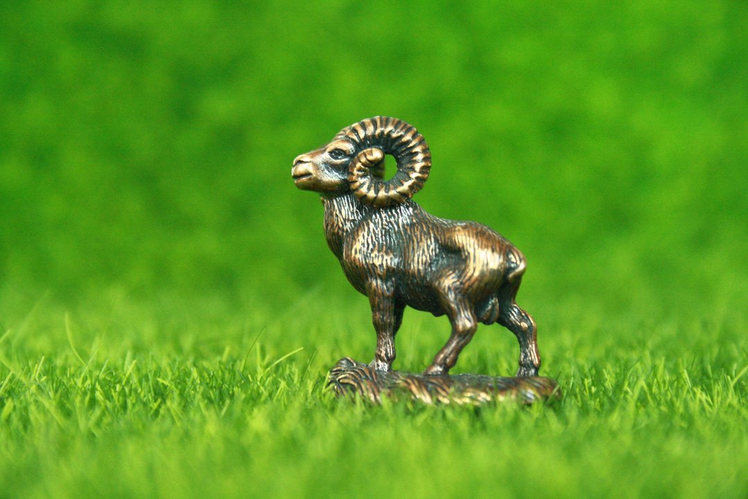 Ram, Aries - miniature statuette of bronze, metal figurine - 摆饰 - 铜/黄铜 