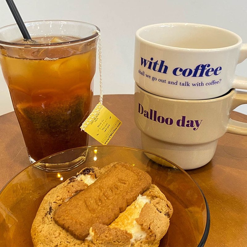 WithDay 订制马克杯 – 圆形陶瓷杯上的两行字母 - 咖啡杯/马克杯 - 陶 多色