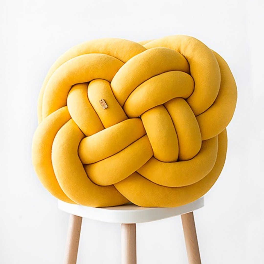 Knot Cushion 缠绕抱枕 | 花朵款芒果黄  乔迁礼物 - 枕头/抱枕 - 棉 黄色