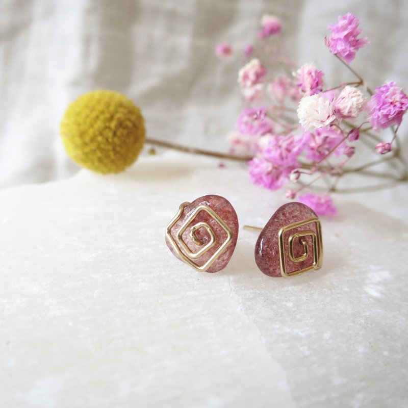 草莓晶耳钉 造型耳钉 美国进口14KGF包金 手作 设计款 红色耳钉 - 耳环/耳夹 - 宝石 红色