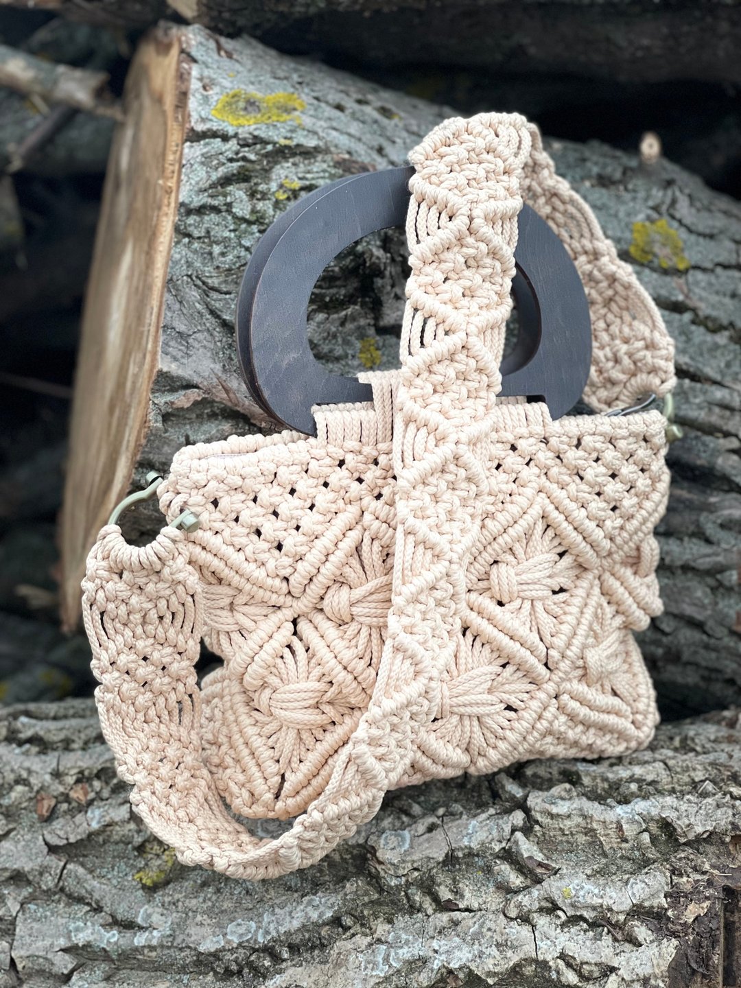 woven bag macrame crossbody with wooden handle.  Ukraine - 手提包/手提袋 - 其他材质 卡其色