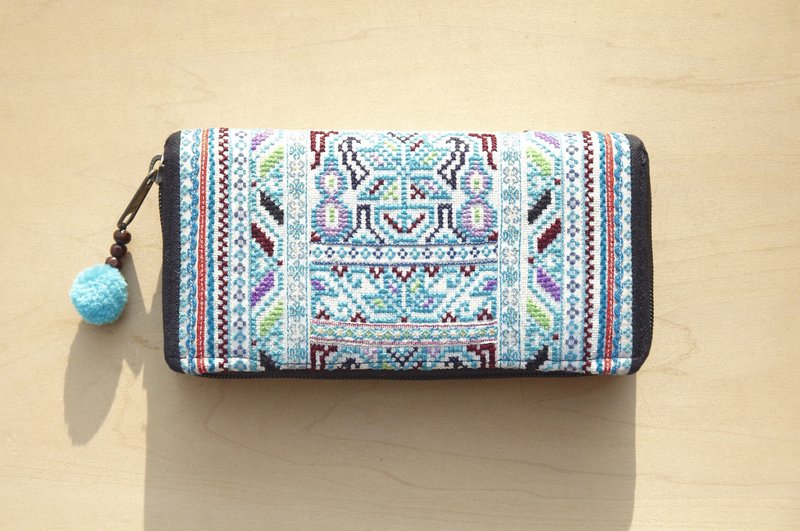 圣诞市集 交换礼物 限量一件棉质皮夹 / 手工刺绣长夹 / 长皮夹 / 零钱包 / 大容量皮夹 - 蓝色天空 东欧风十字绣 - 皮夹/钱包 - 棉．麻 蓝色