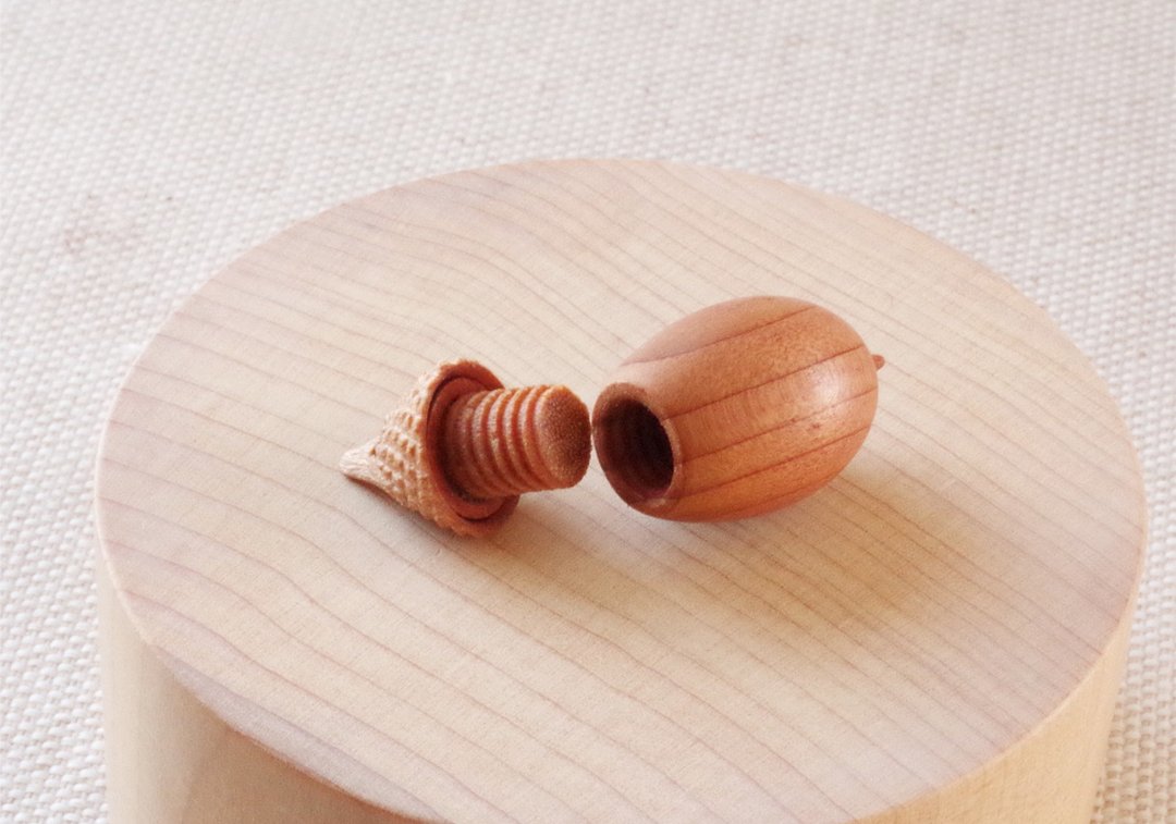 Acorns in Japan: Quercus phillyraeoides (aroma diffuser, pendant) made-to-order - 项链 - 木头 橘色