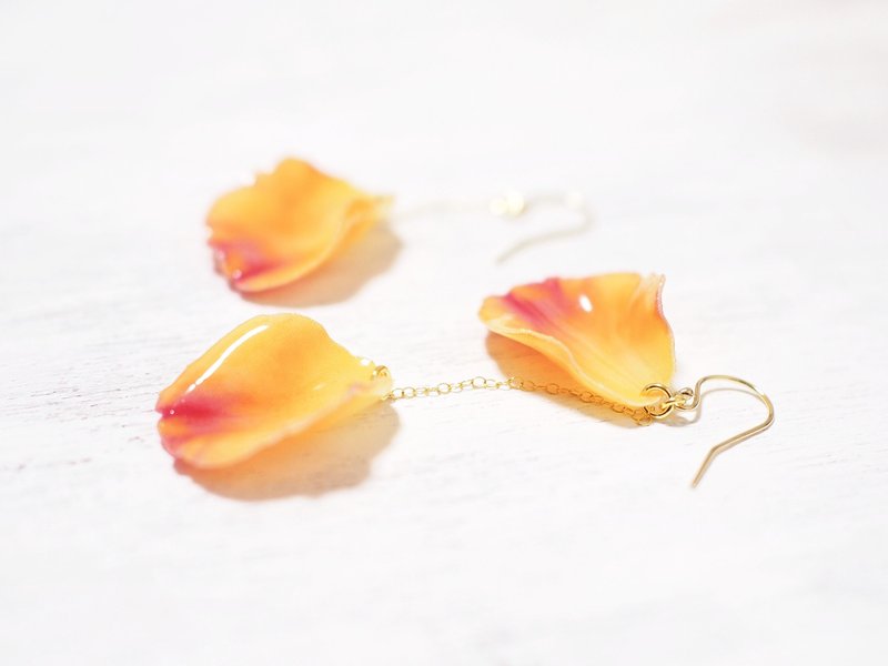 Rose Dance (Mary Claire) Asymmetric Earrings / Clip-On - 耳环/耳夹 - 其他材质 黄色