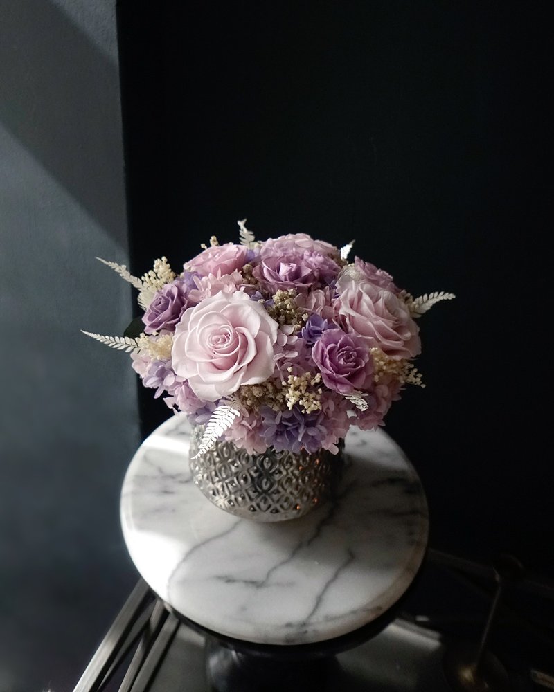 母亲节花礼紫色系玫瑰康乃馨绣球永生花不凋花银色瓷器桌花 - 干燥花/捧花 - 植物．花 紫色