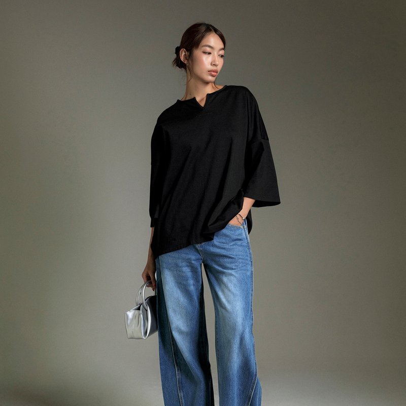 刺绣微V领针织上衣 - 女装上衣 - 棉．麻 黑色