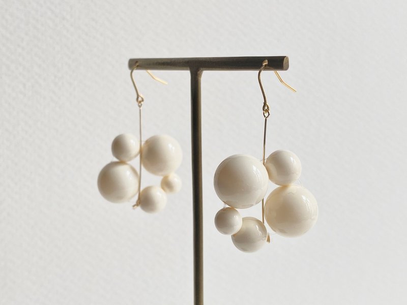 春季花系列米色水晶耳环 - 耳环/耳夹 - 水晶 白色