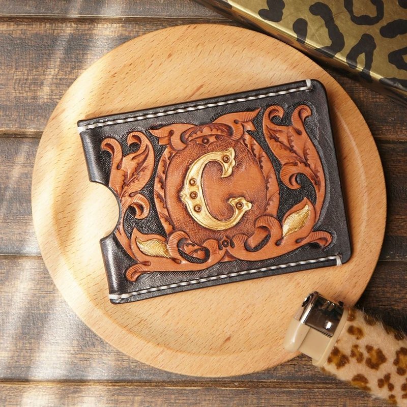 AT - 纯手工制作 – C字皮革雕刻彩绘识别证套 / 卡片套 / 工作证套 - 证件套/卡套 - 真皮 黑色