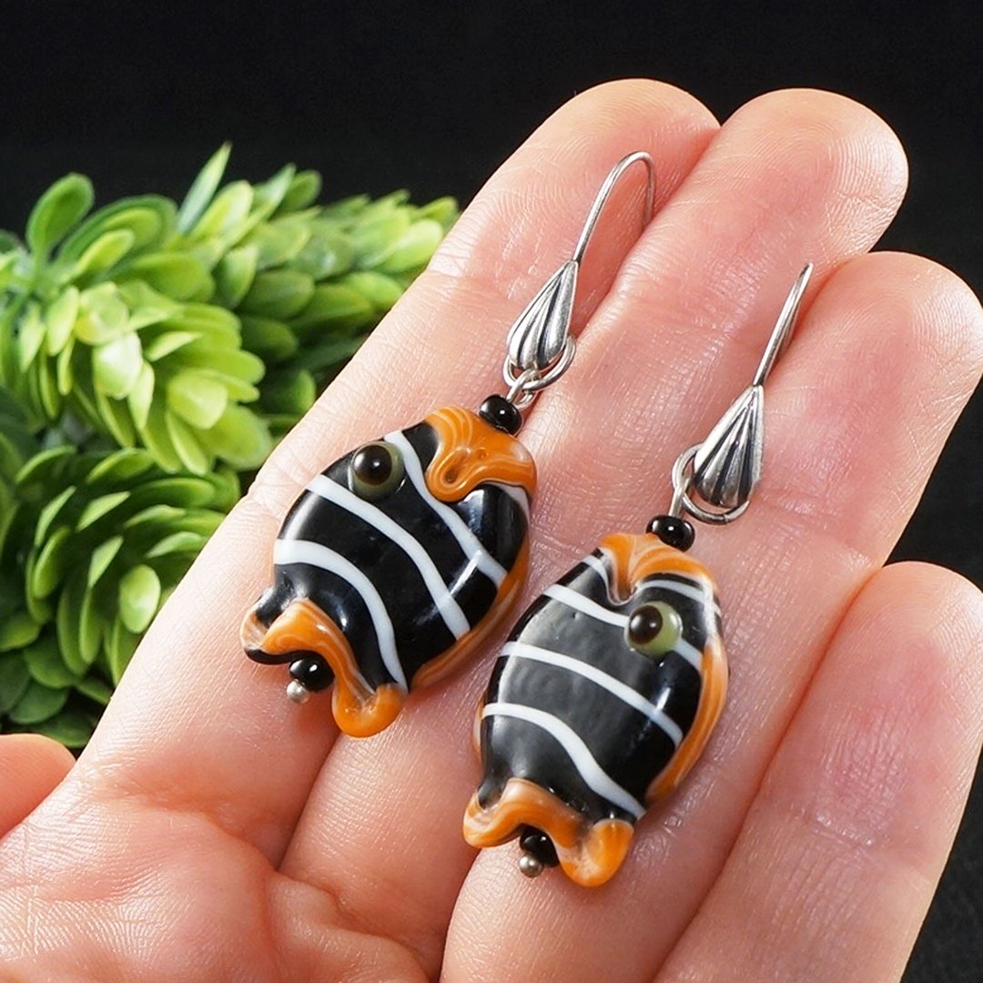 Black and White Striped Orange Clown Fish Lampwork Murano Glass Earrings Jewelry - 耳环/耳夹 - 玻璃 黑色