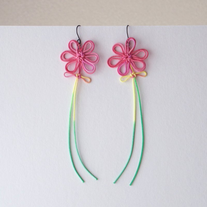 耳环 花朵与松鼠・瑚 - 耳环/耳夹 - 其他金属 粉红色