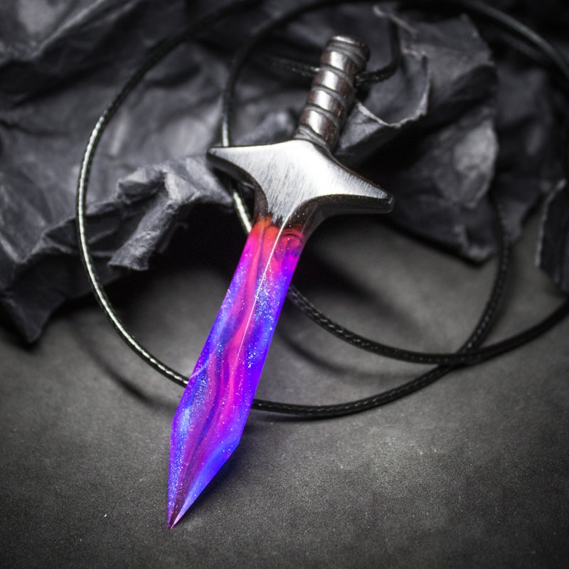 Galaxy Crystal Sword || Wood&Resin Pendant - 项链 - 木头 
