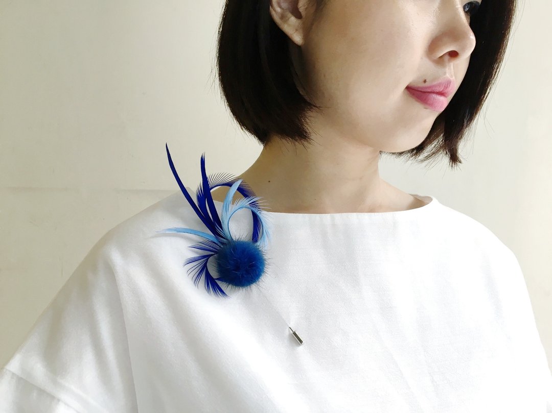 【饰品系列】夏日晴空-蓝色羽毛胸针  长针式 - 胸针 - 其他材质 蓝色