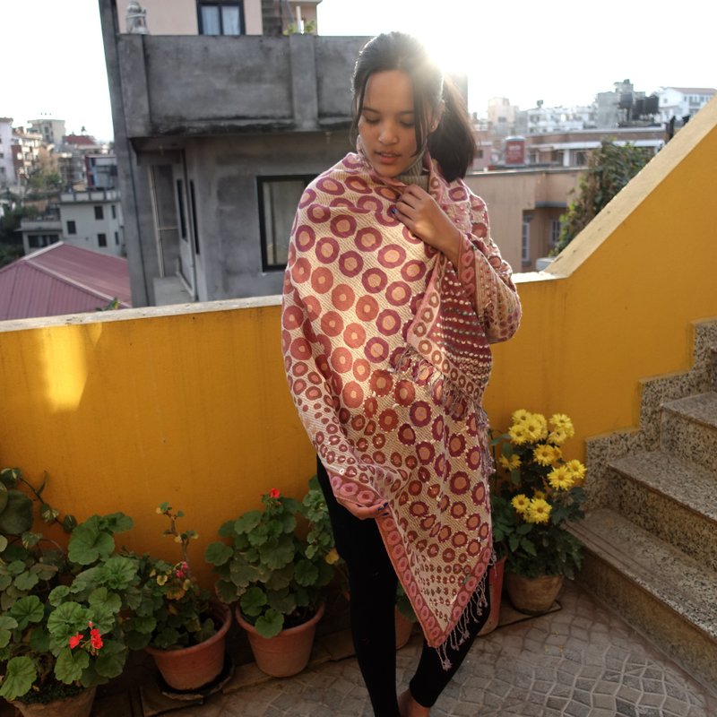 手工刺绣・水煮羊毛披肩围巾・居家挂毯 - 围巾/披肩 - 羊毛 粉红色