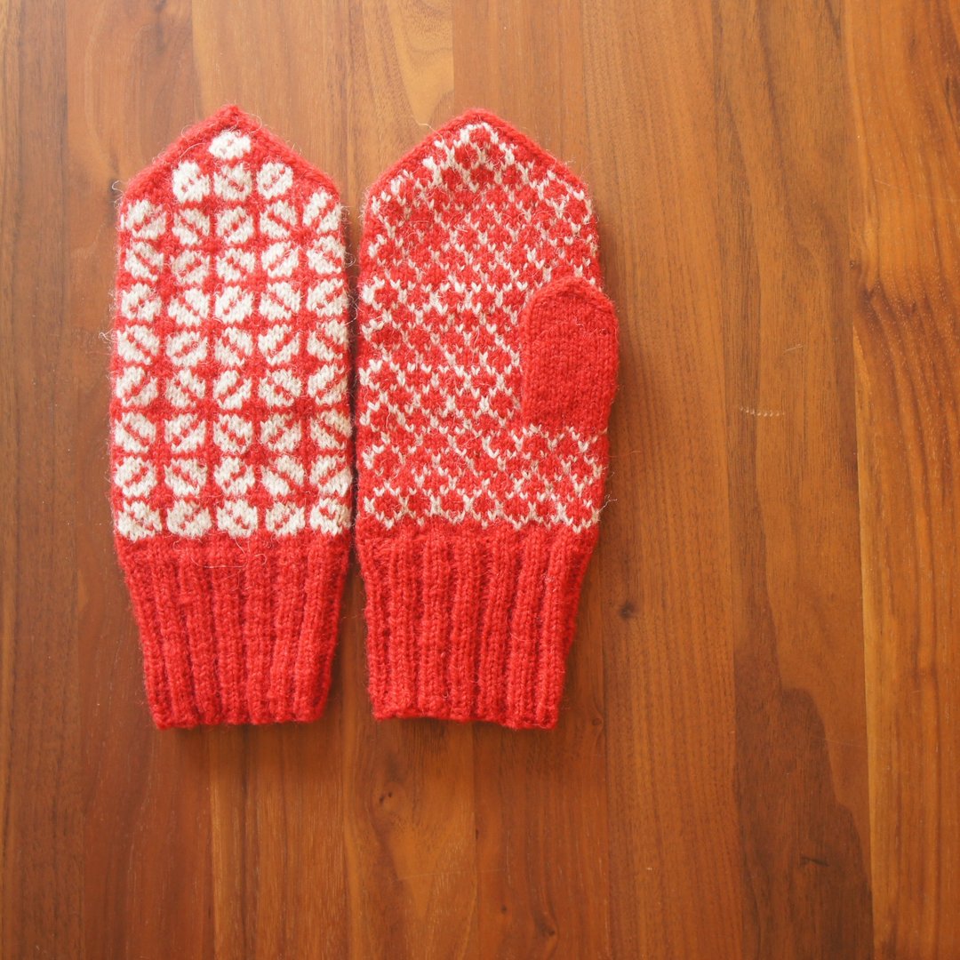 Mitten red with traditional Latvian pattern - 手套 - 羊毛 红色