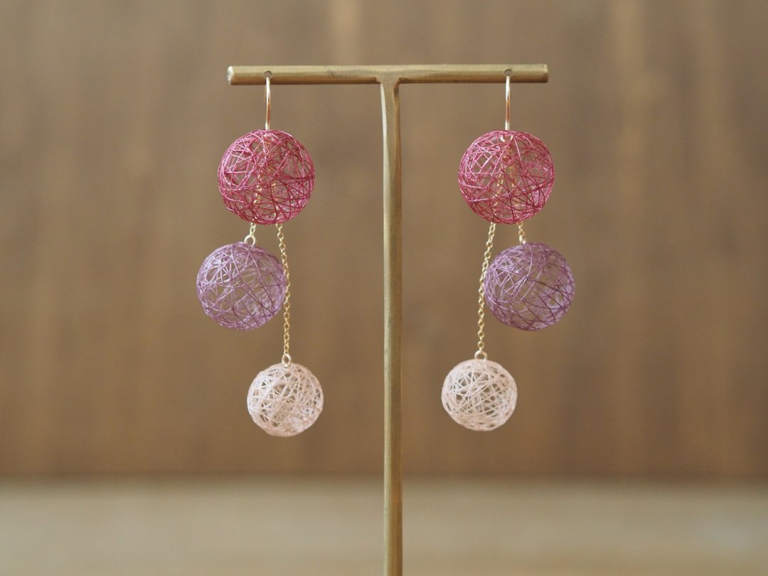 Hirari・Triple Clip-On with Ball of Thread・Autumn Only - 耳环/耳夹 - 丝．绢 紫色