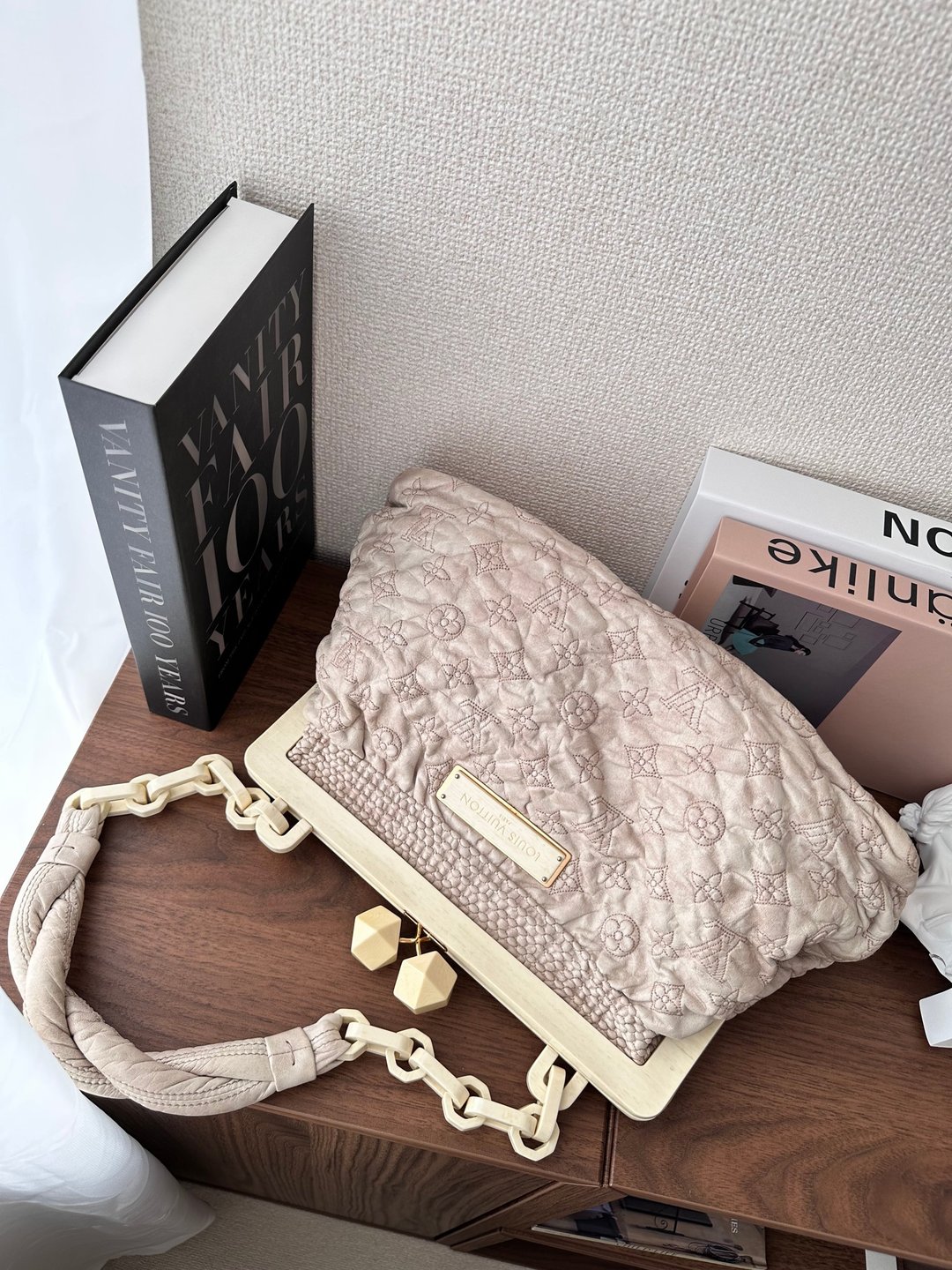 LOUIS VUITTON 路易威登 菱格纹 粉雾奶油色 云朵手拿包 - 侧背包/斜挎包 - 真皮 银色