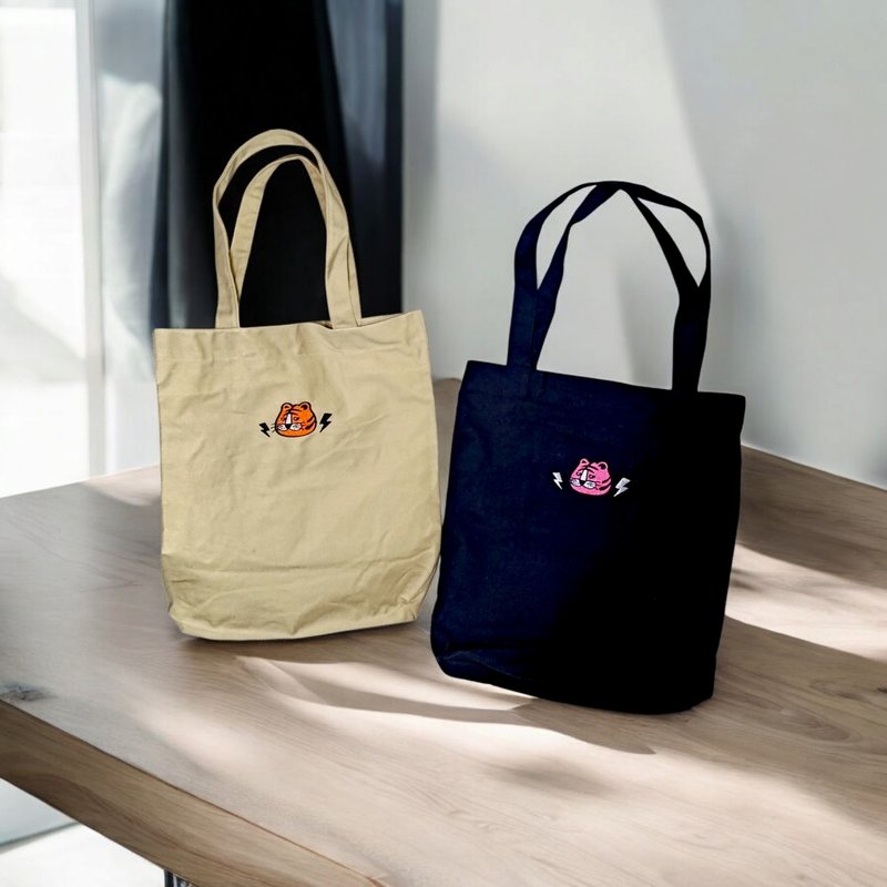 肩背袋 帆布袋 刺绣 动物 老虎 小牛村 - 侧背包/斜挎包 - 棉．麻 卡其色