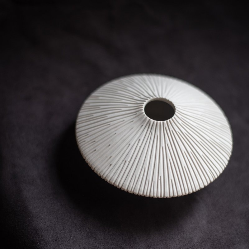 雾的原貌系列 碟型 花器 - 小 - 手拉坏 手作陶器 - 花瓶/陶器 - 瓷 白色