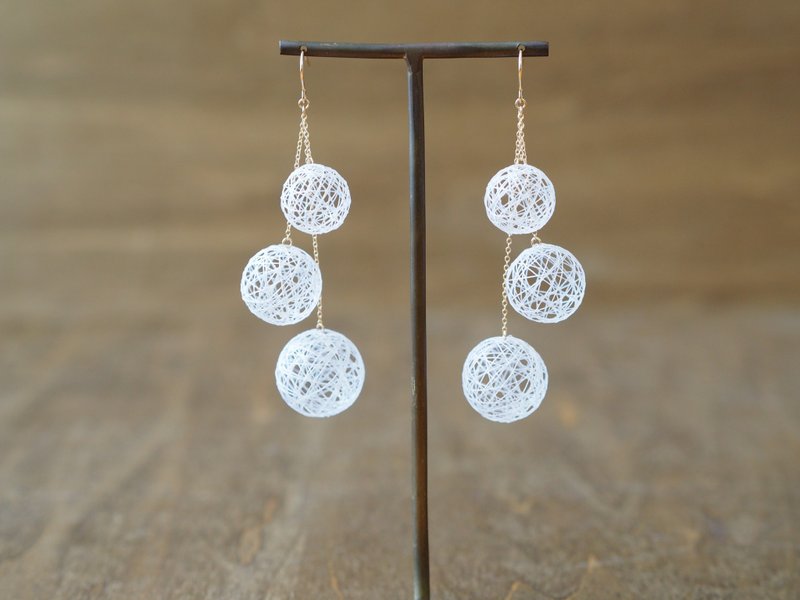 Hirari Thread Triple Clip-On - 耳环/耳夹 - 丝．绢 白色