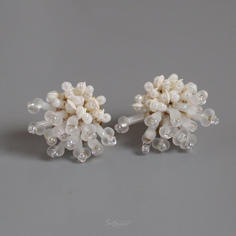 微光点点 - 花之涟漪花朵耳环 两戴式耳环 夹式耳环 串珠耳环 - 耳环/耳夹 - 琉璃 白色