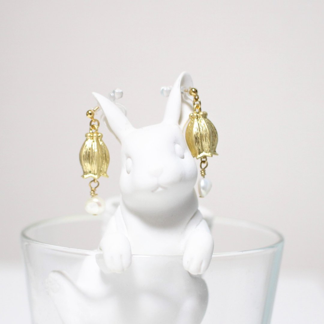 Lily of the valley and pearl's Earrings - 耳环/耳夹 - 珍珠 金色
