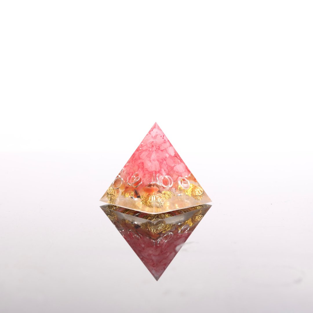 【情人节礼物】桃粉佳人-奥刚迷你金字塔Orgonite水晶矿 - 摆饰 - 水晶 粉红色