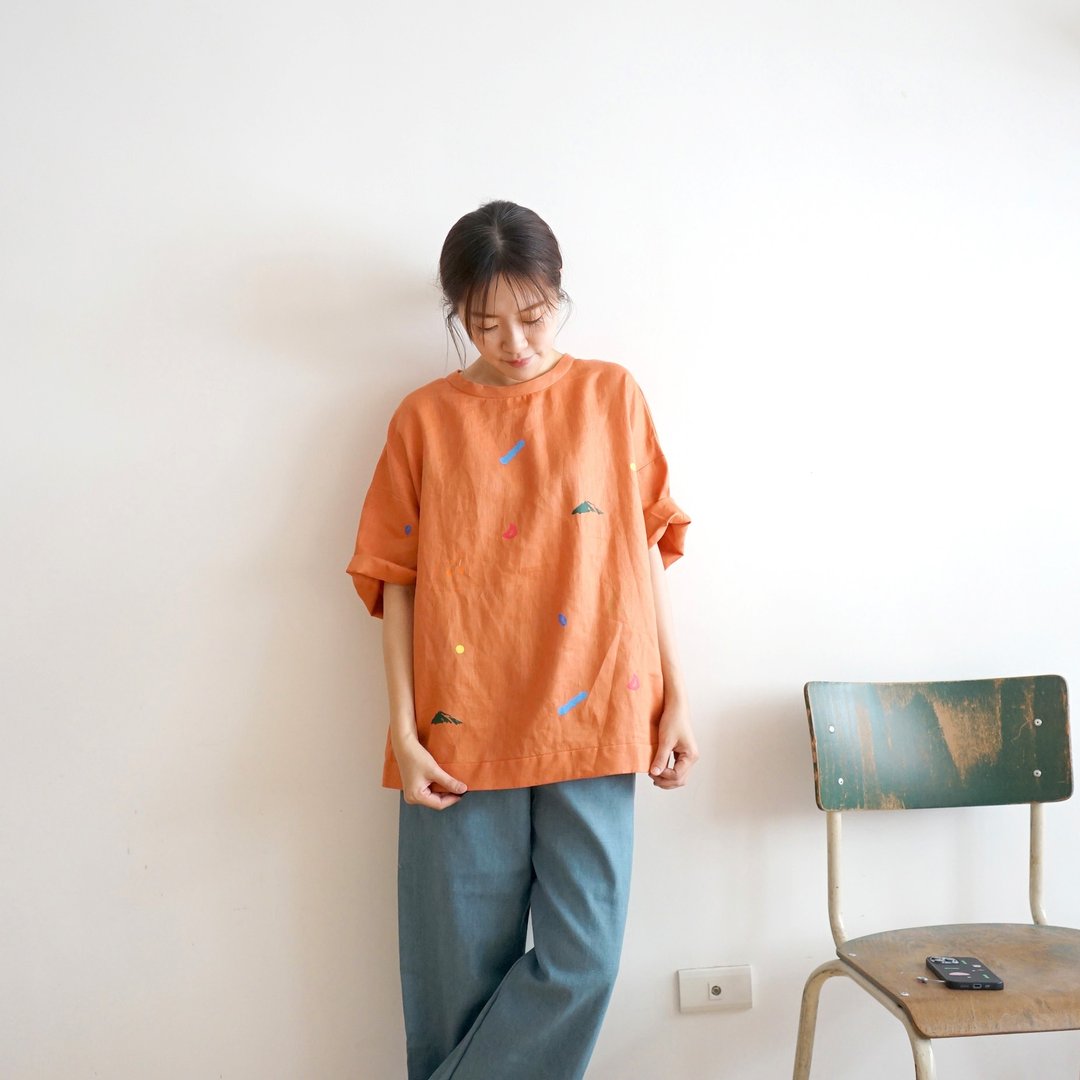 订制焦糖橘 亚麻五分袖手工制作宽宽上衣 中性款 森林小树、山棱 - 女装上衣 - 棉 橘色