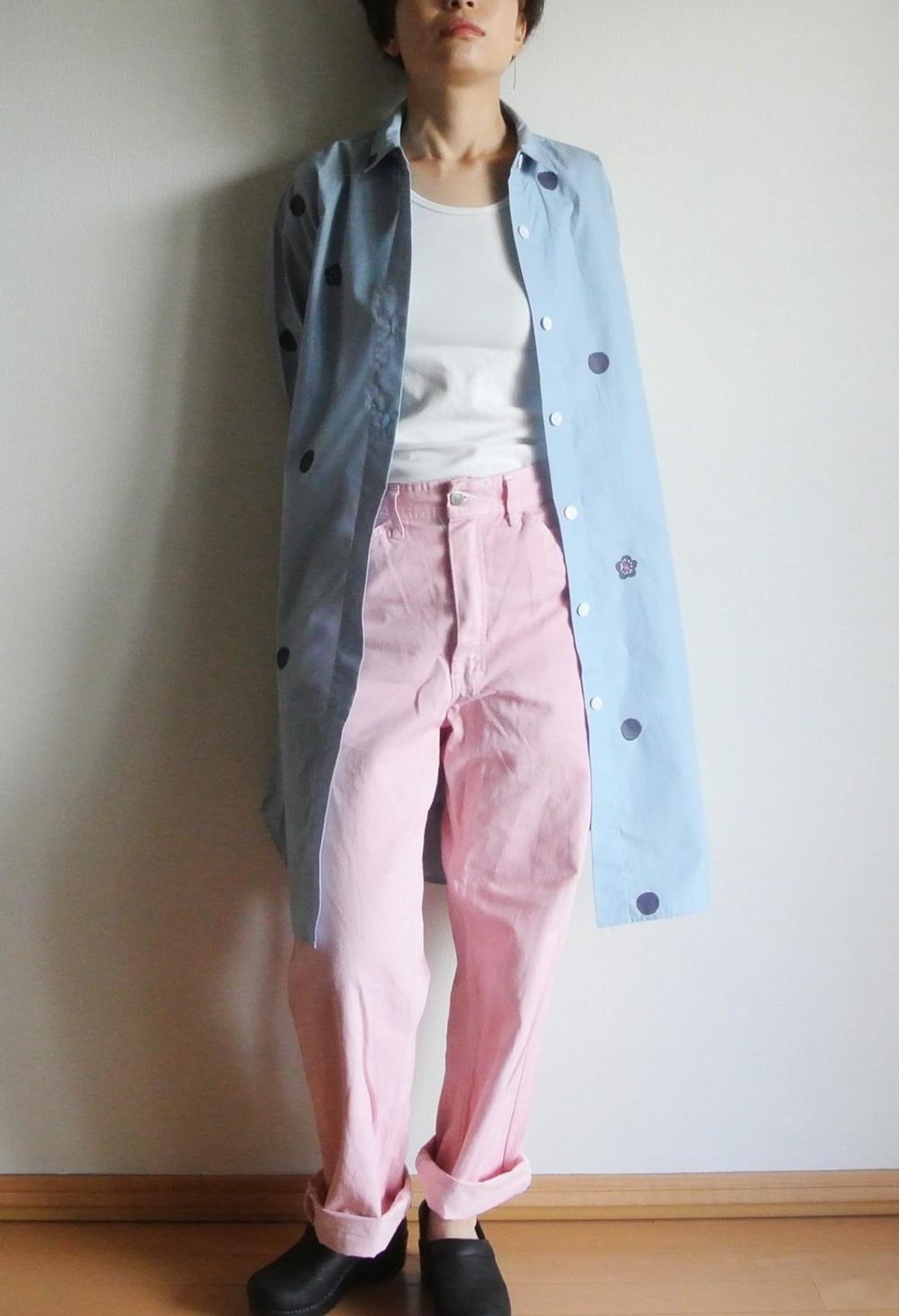 Long shirt Gingham check light blue <polka dots and plums> - 女装上衣 - 植物．花 