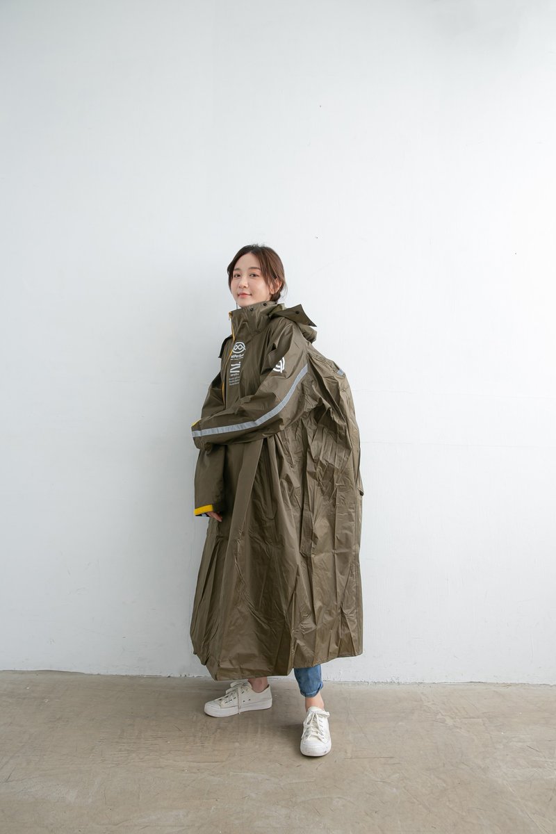 (背包款)去去雨水走Plus斜开双拉链专利连身式雨衣-橄榄绿 - 雨伞/雨衣 - 塑料 卡其色