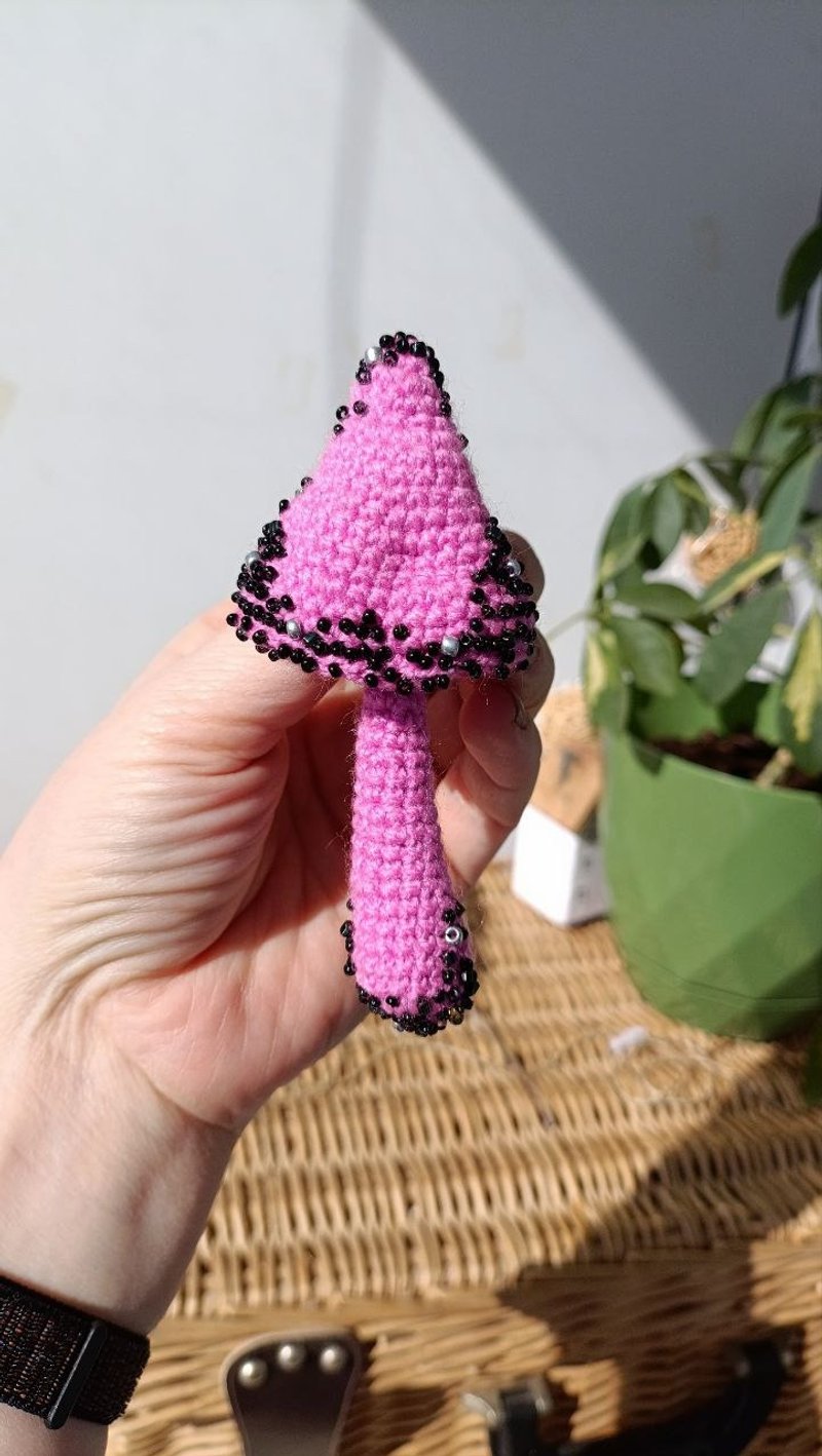 手工棉质胸针，蘑菇与珠饰装饰 / 粉色别针 / 波希米亚风胸针礼物 - 胸针 - 其他材质 粉红色