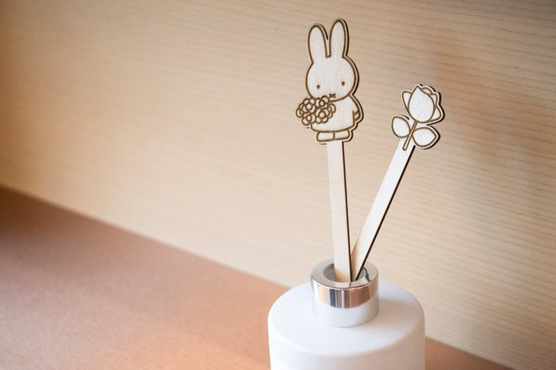 【Pinkoi x miffy】miffy & Tulip 扩香棒 | ninety second - 香薰/精油/线香 - 木头 咖啡色