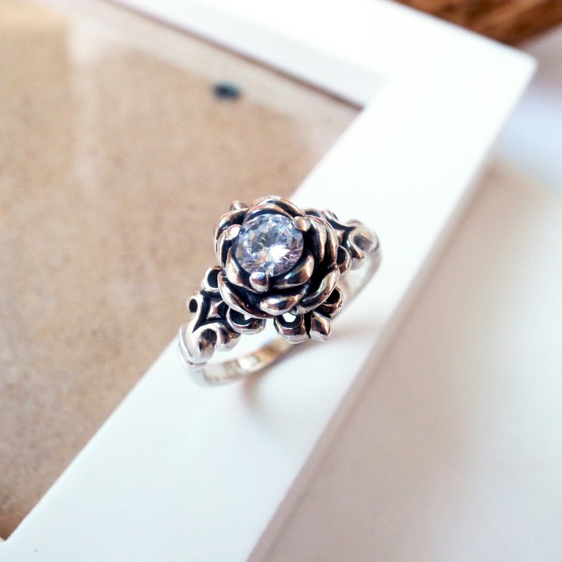 925纯银饰 个性哥德复古立体蔷薇玫瑰大钻戒指 钻色可换 - 戒指 - 纯银 银色