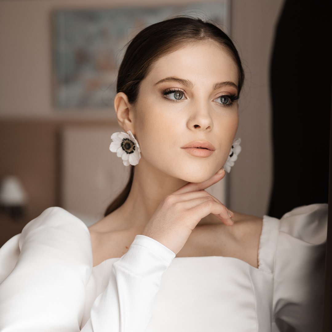 Earrings White Anemone Wedding Earrings for the bride Floral Earrings - 耳环/耳夹 - 粘土 白色