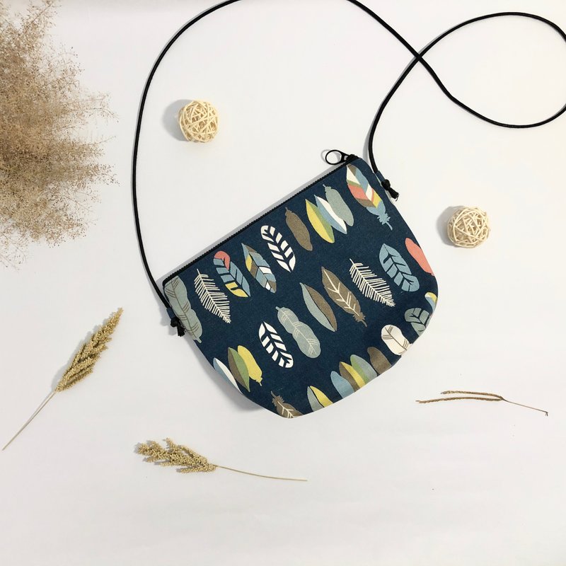 手作深蓝树叶斜背包 旅行布包 - 侧背包/斜挎包 - 棉．麻 多色