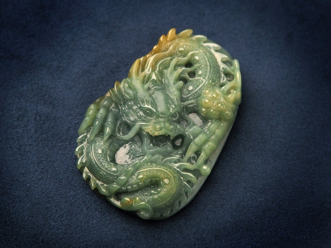 龙舞天际 | 冰糯种蓝水黄翡 | 天然翡翠玉佩摆件/挂件 - 项链 - 玉石 绿色