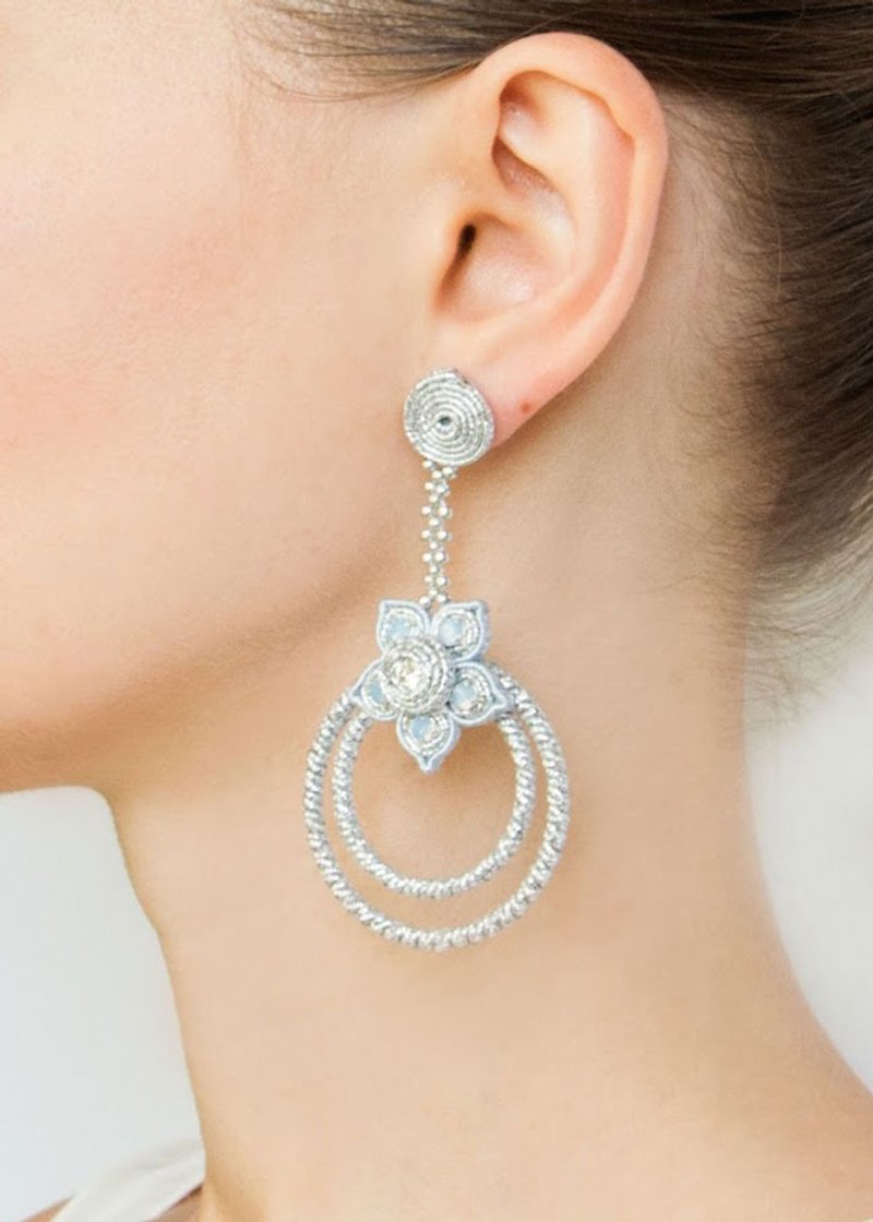 Earrings Hoop earrings in silver and goldChristmas Gift Wrapping - 耳环/耳夹 - 其他材质 银色