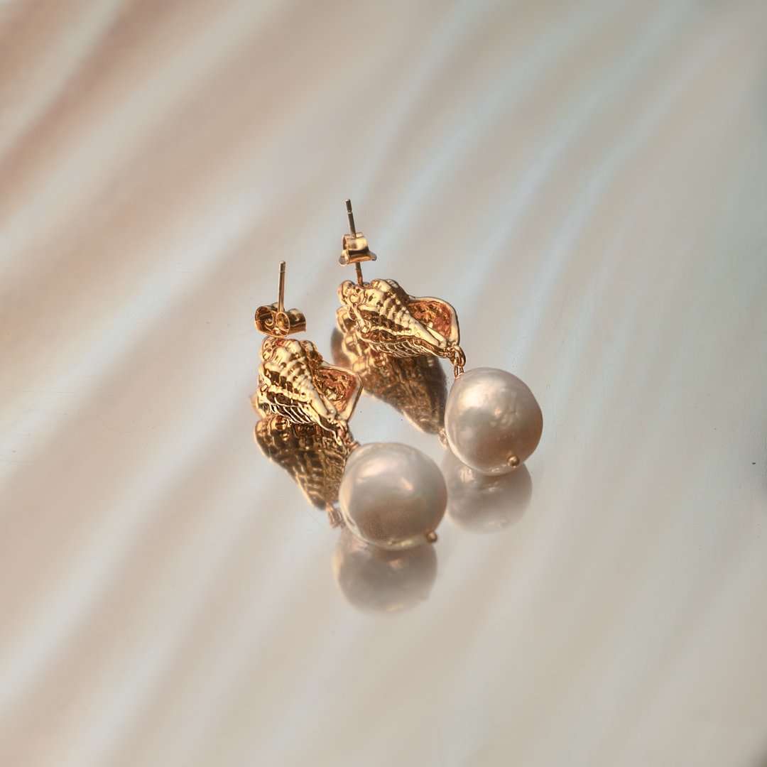 贝壳与珍珠海洋邂逅耳环 Seashell and Pearl Earrings - 耳环/耳夹 - 珍珠 白色