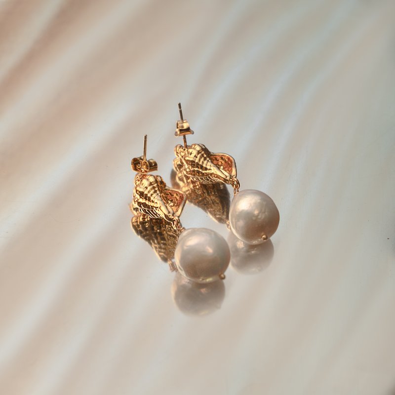 贝壳与珍珠海洋邂逅耳环 Seashell and Pearl Earrings - 耳环/耳夹 - 珍珠 白色