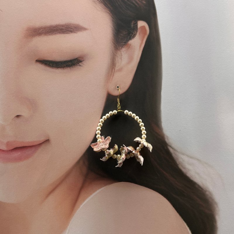 Pinkoi 限定独家 | Carnival 嘉年华小珠细闪花圈型耳环 - 耳环/耳夹 - 其他材质 多色