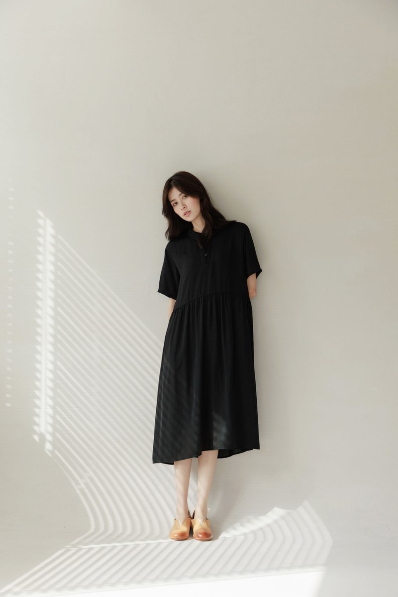 小岛飞行软料短袖洋装-夜幕 - 洋装/连衣裙 - 聚酯纤维 黑色