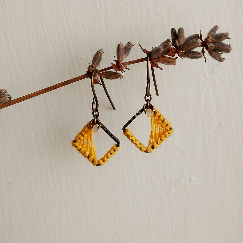 极简方形耳环  macrame 花式绳编 编结 几何 菱形 百搭 可改耳夹式 - 耳环/耳夹 - 棉．麻 橘色