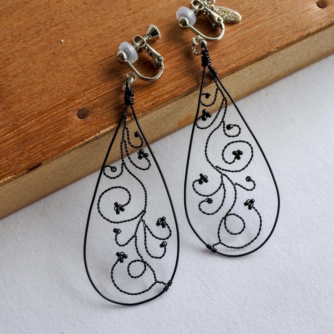 Kyokusui (Black)　wire accessory - 耳环/耳夹 - 其他金属 黑色