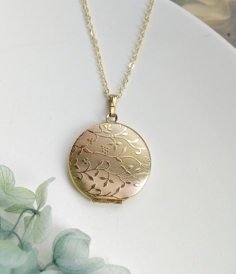 【西洋古董饰品 】 Locket  金属镀金  精致雕纹 藤枝 项链 - 项链 - 其他金属 金色